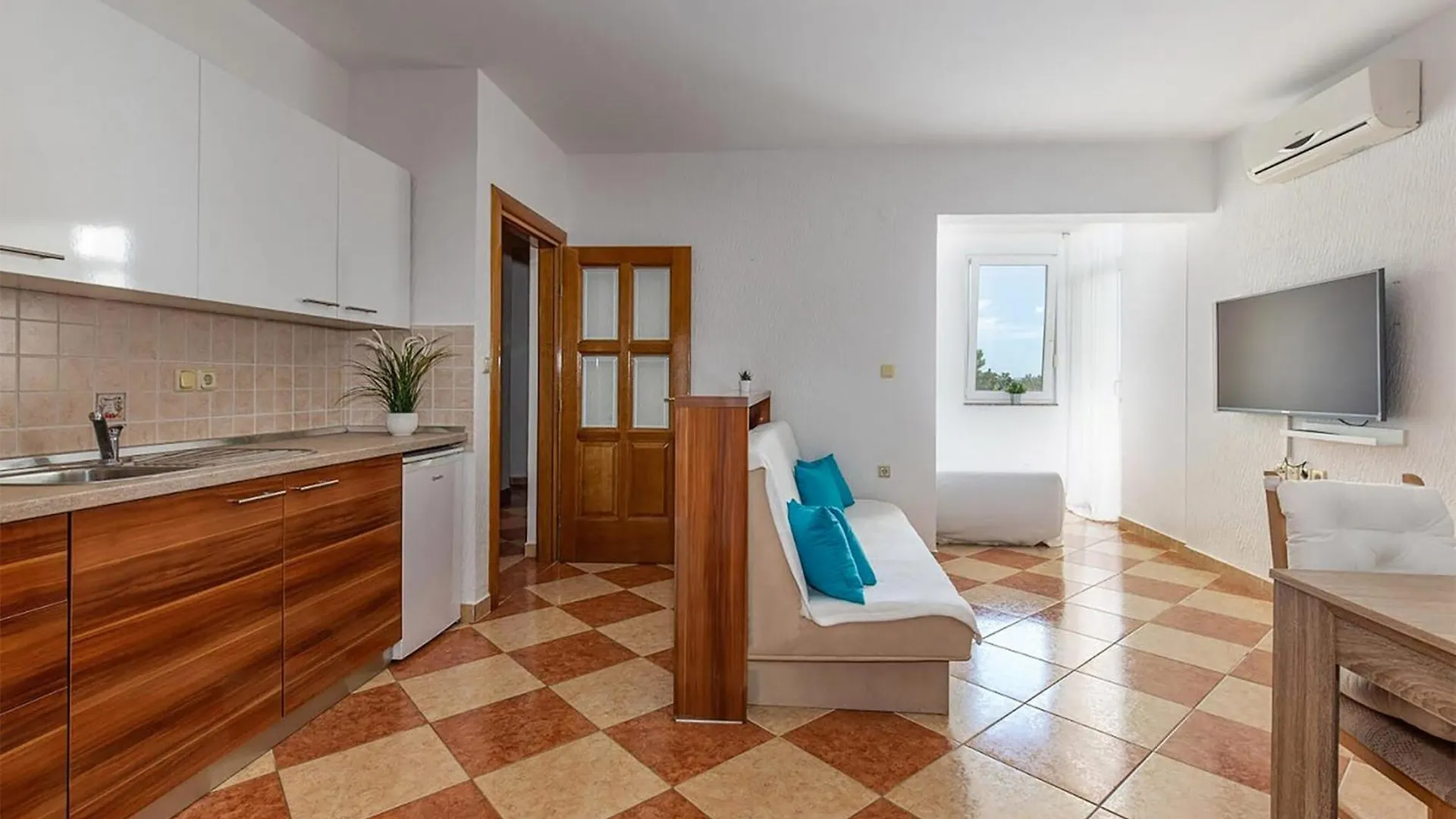 Nice Apartment In Dramalj With Wifi